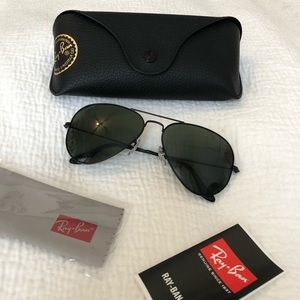 Black Ray-Ban Aviators